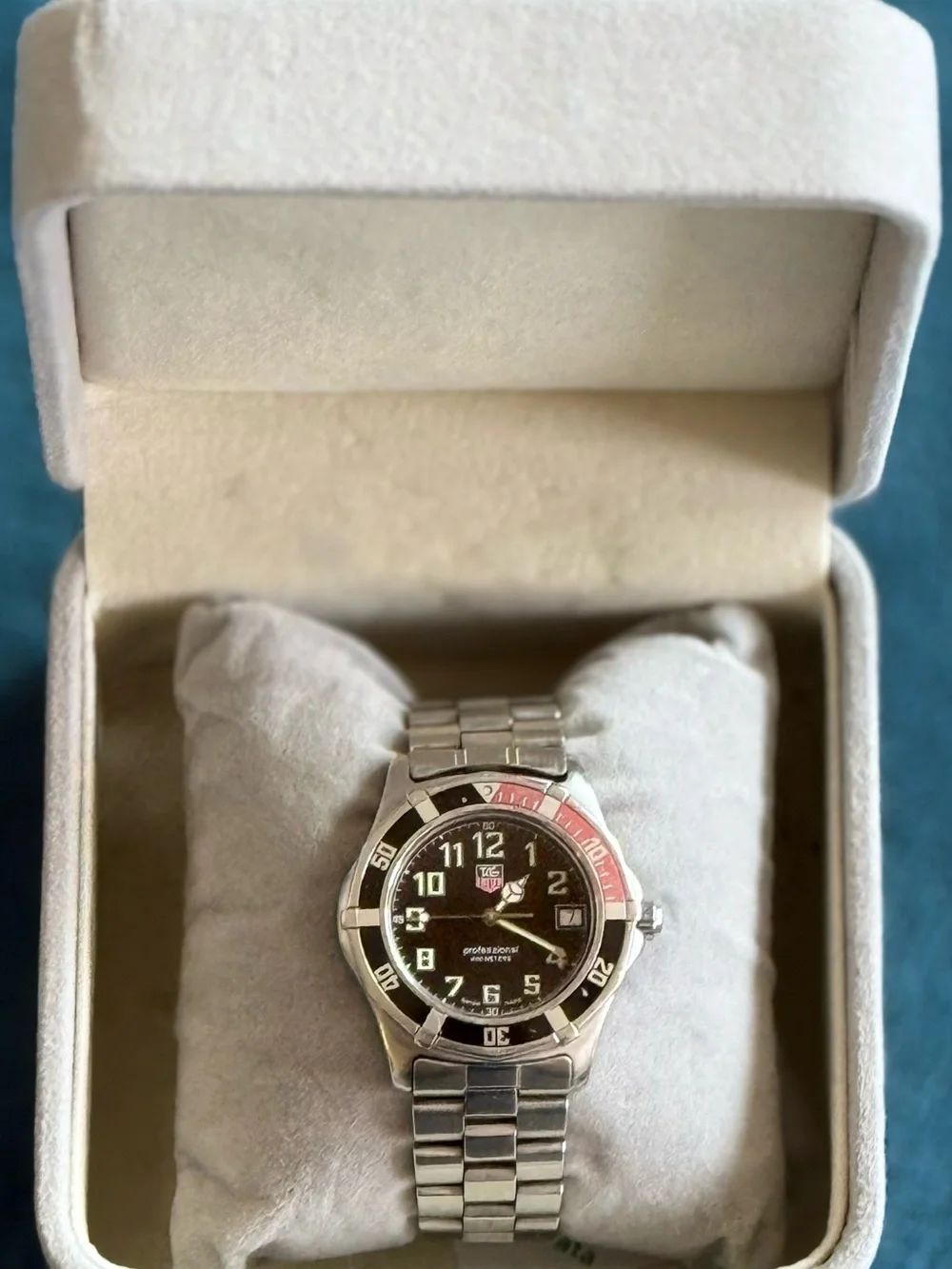 vintage TAG Heuer 2000 Series Professional quartz watch